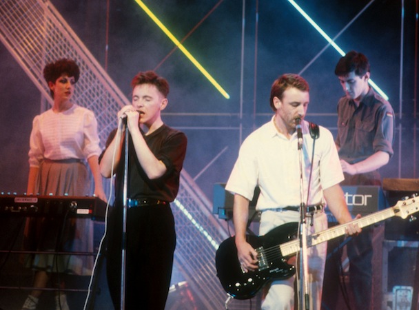 New Order na formação clássica: Gillian, Bernard Sumner, Peter Hook e Stephen Morris, nos anos 80